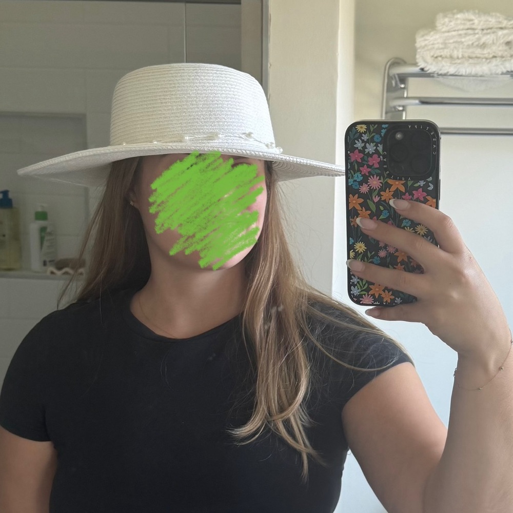 White Wide-Brimmed Hat
